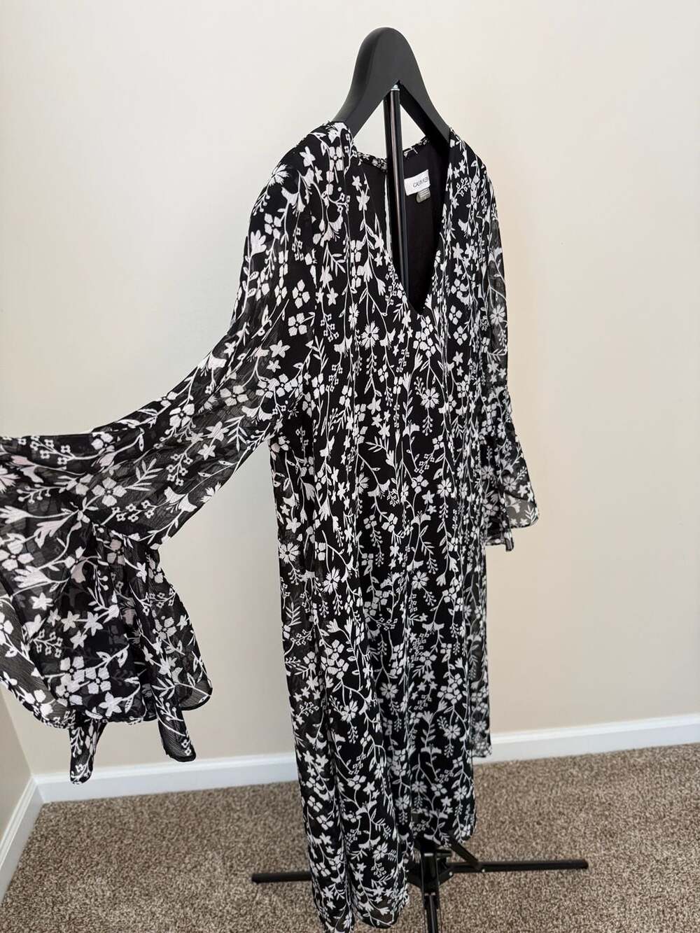 Calvin Klein Women's Black and White Floral Ruffle Sleeve Dress Size 8 - Picture 4 of 7